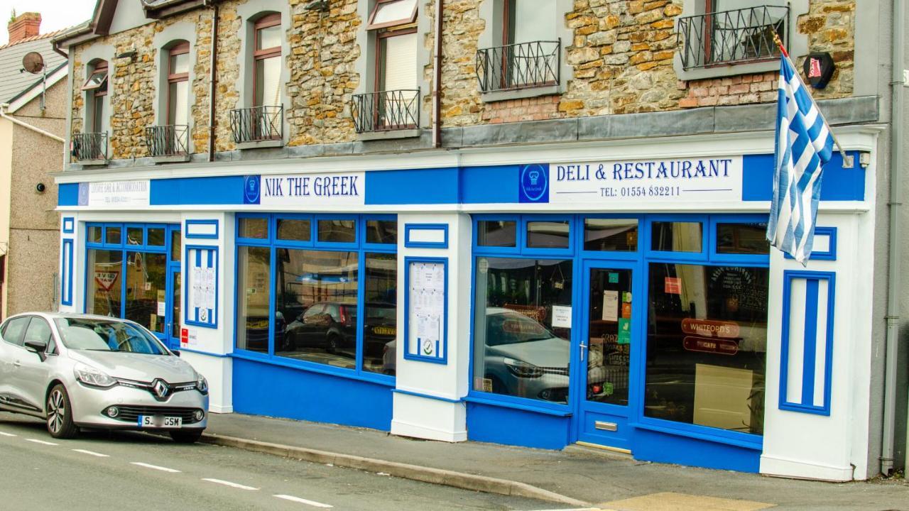Bed and Breakfast Nik The Greek Burry Port Exteriér fotografie