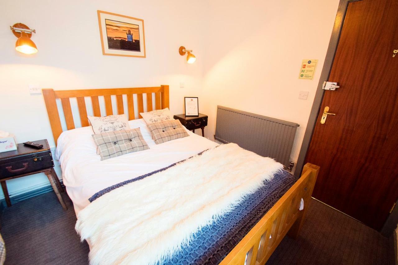 Bed and Breakfast Nik The Greek Burry Port Exteriér fotografie