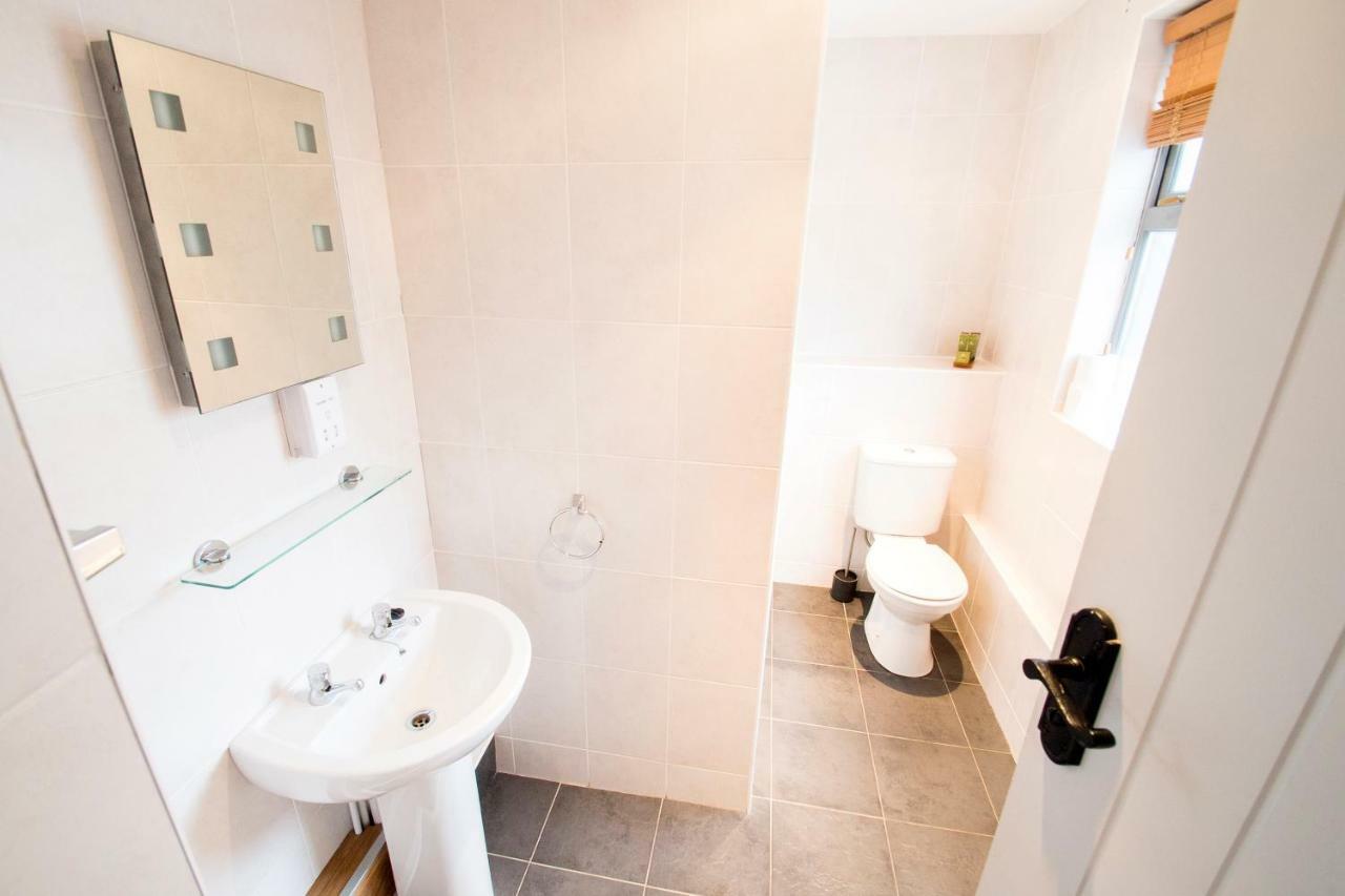 Bed and Breakfast Nik The Greek Burry Port Exteriér fotografie