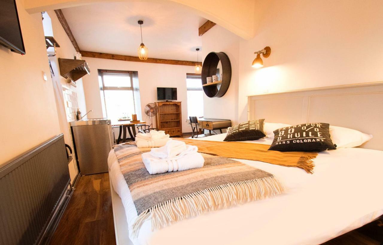 Bed and Breakfast Nik The Greek Burry Port Exteriér fotografie