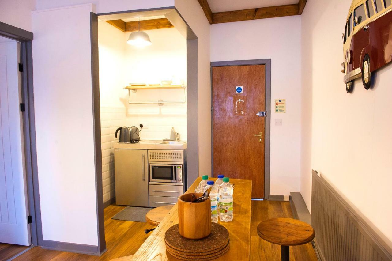 Bed and Breakfast Nik The Greek Burry Port Exteriér fotografie