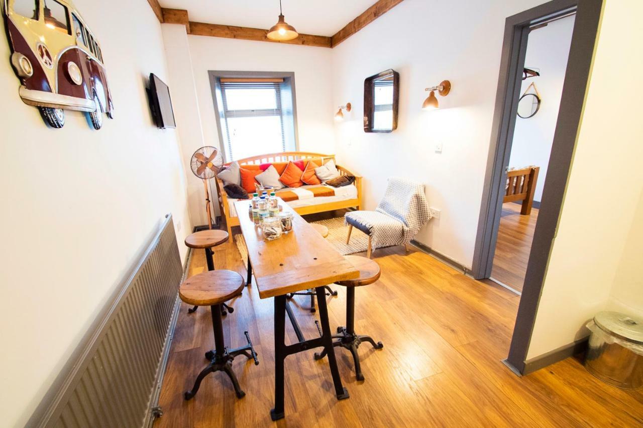 Bed and Breakfast Nik The Greek Burry Port Exteriér fotografie