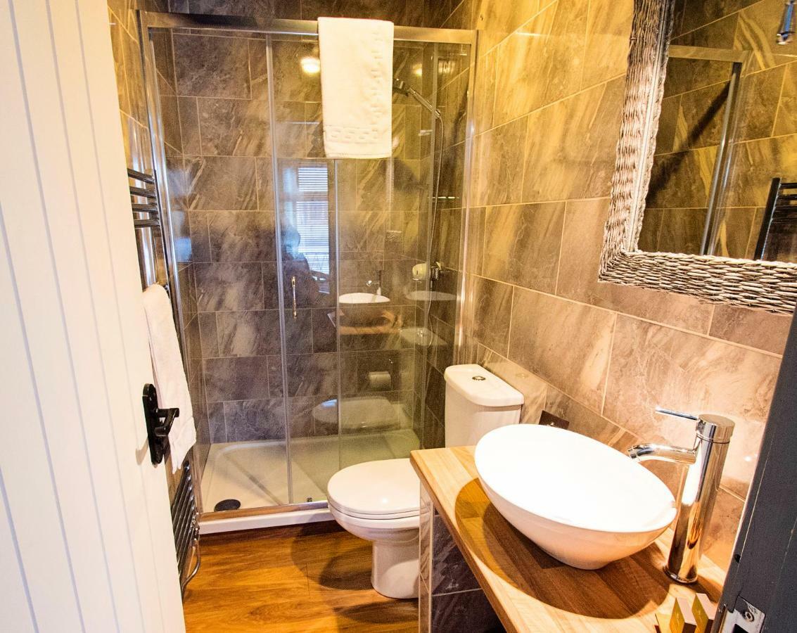 Bed and Breakfast Nik The Greek Burry Port Exteriér fotografie
