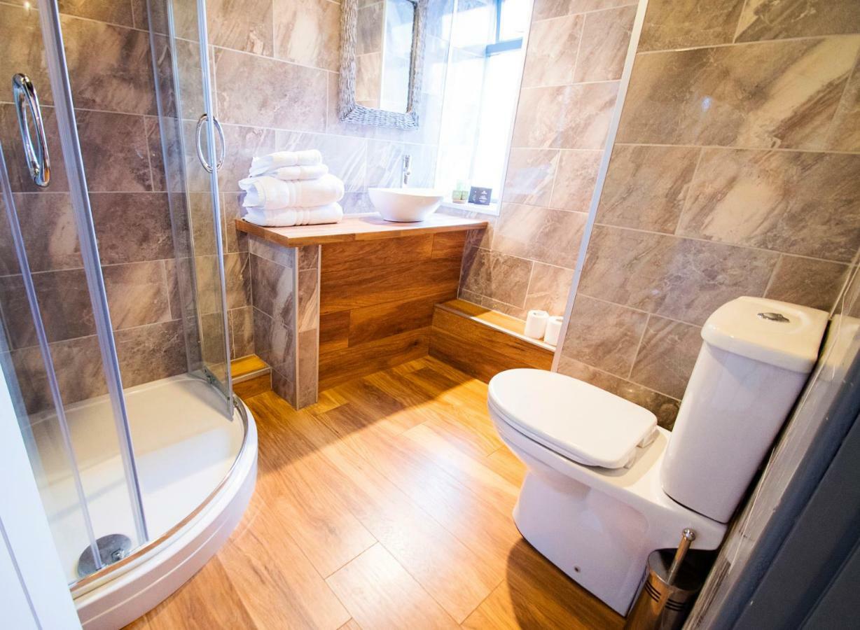 Bed and Breakfast Nik The Greek Burry Port Exteriér fotografie