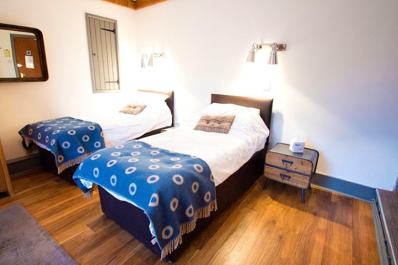 Bed and Breakfast Nik The Greek Burry Port Exteriér fotografie